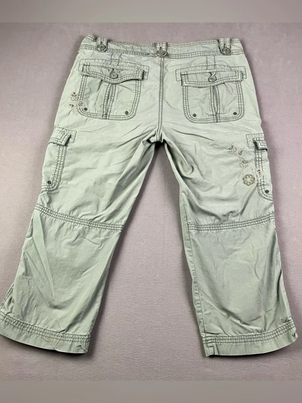 Y2K Aeropostale Women’s Cargo Capri Pants Size 11/12? Green Embroidered Flowers - Picture 2 of 14